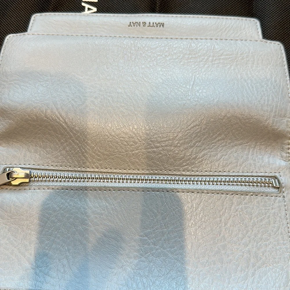 Matt and Nat ilda Wallet,  dusk - Picture 6 of 8